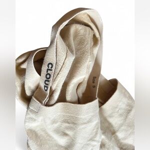 Cloud Women's Tan No-Show Socks